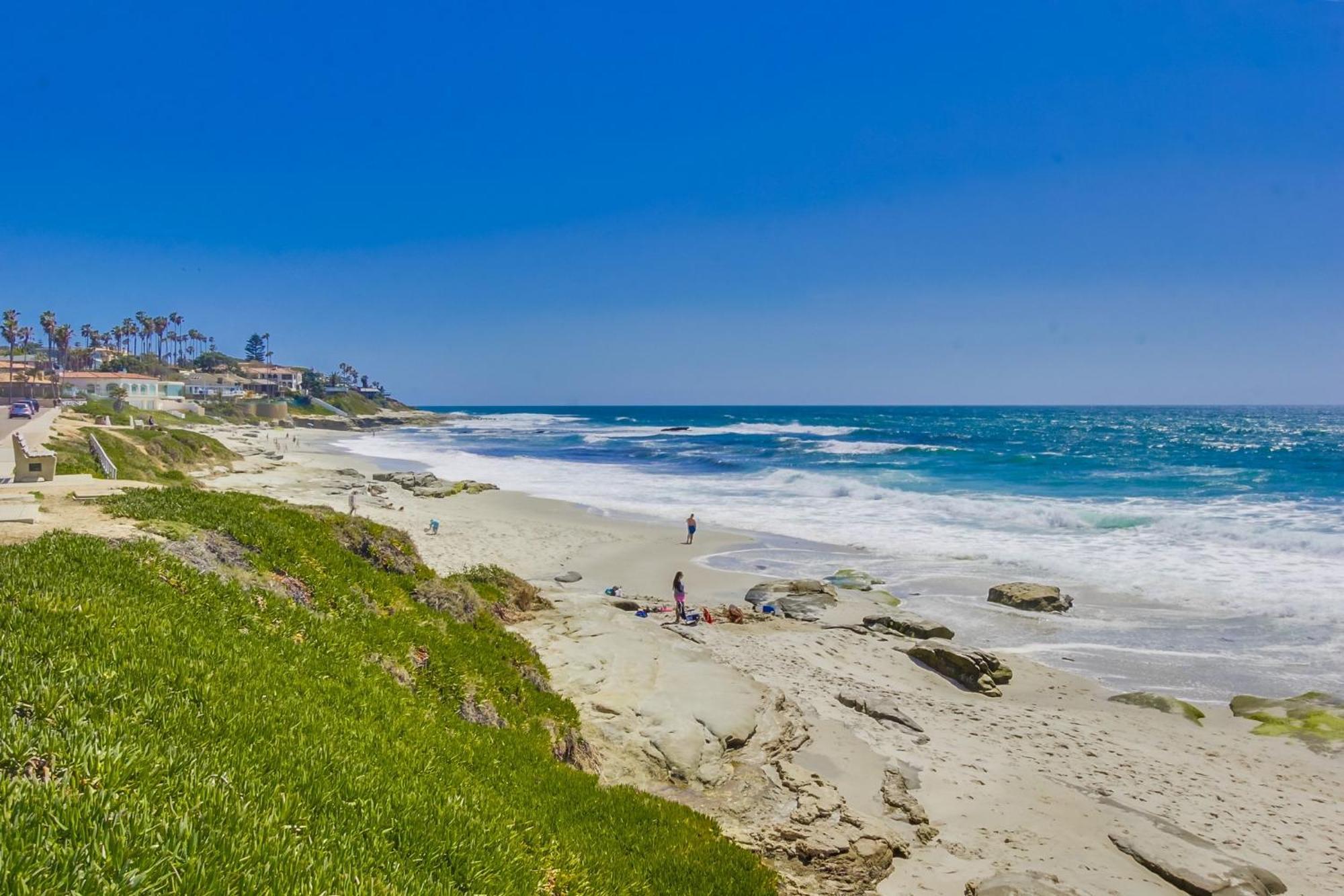 B5120 La Jolla Oceanfront Holiday home