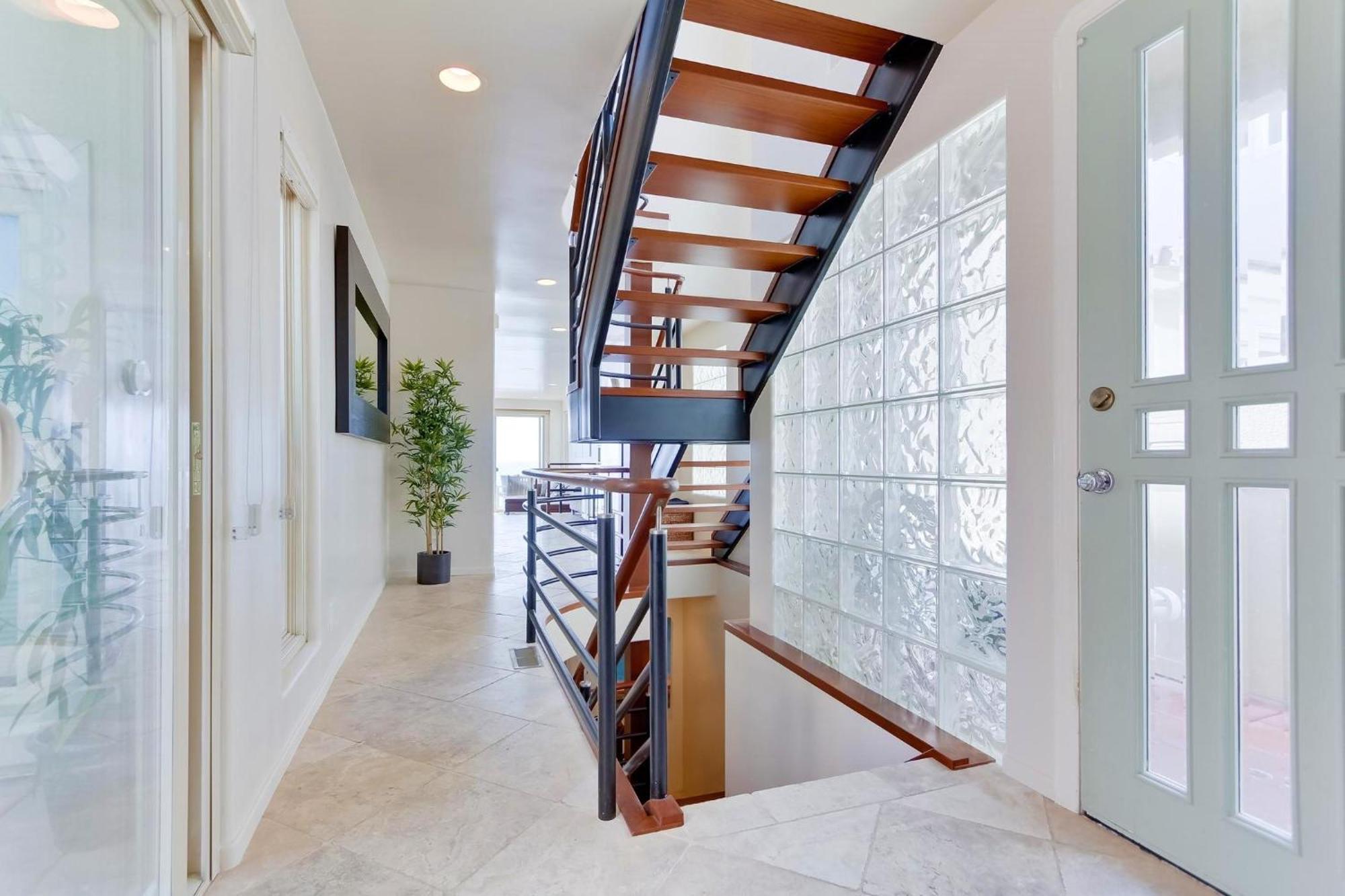 B5120 La Jolla Oceanfront *
